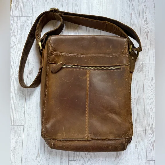 Vintage-Style Brown Leather Messenger Bag for Men - Picture 6 of 7